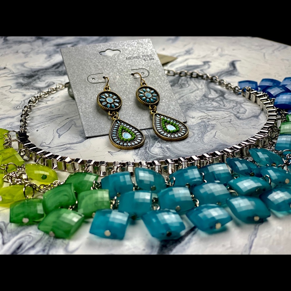 NECKLACE & EARRINGS - Picture 5 of 7